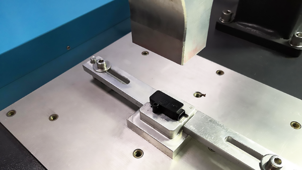 解決產品焊接后溢膠、毛邊問題的調節(jié)方法